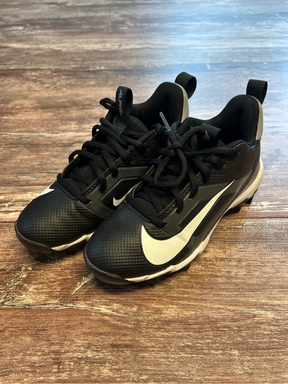 Nike EUC Football Youth Sports Cleats Shoes Alpha Menace 4 Shark, Size 1Y